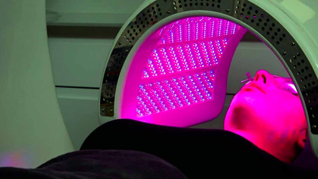 How Does Red Light Therapy Work For Hair Growth?
